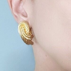 Christian Dior vintage earrings EUC w/COA